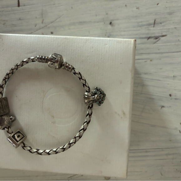 Pandora white leather Charm Bracelet with 4 charms - Picture 3 of 5